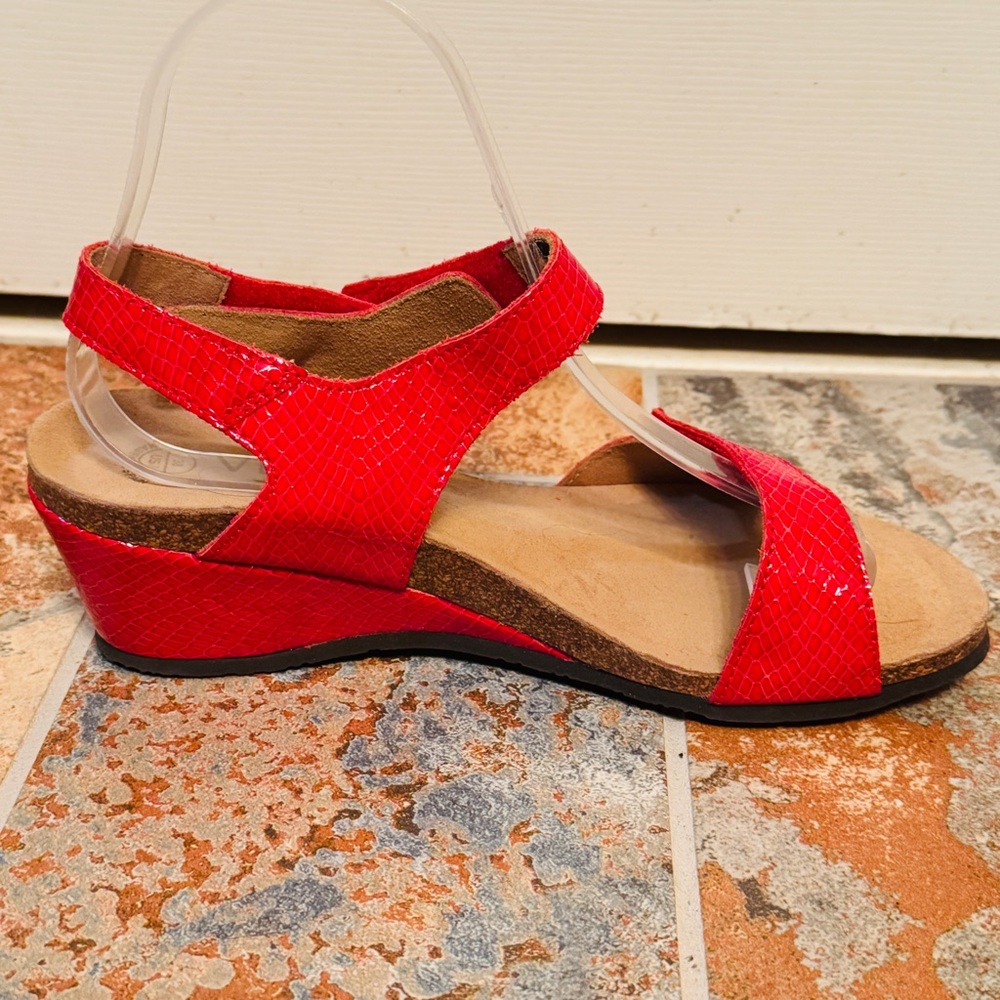 🌹Sassy Wedge, Made In Spain Vionic Ortho Red Leather Women's Adjustable Sandals! - Picture 6 of 14